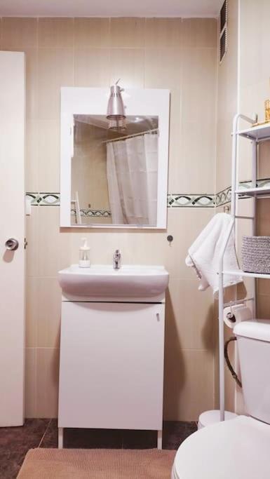 Bonito Apartamento De Dos Dormitorios En El Centro Y Calle San Miguel Torremolinos Kültér fotó